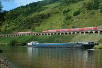 unbekannt gebliebene 143er begegnen sich mit dem RE 12010 (Koblenz Hbf-Saarbr�cken Hbf) und RB 12223 (Trier Hbf-Koblenz Hbf) auf dem P�ndericher Hangviadukt 13.8.09