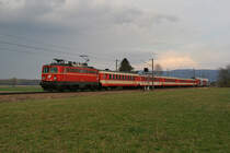 19.3.08 Im letzten Jahr war die FJB noch eine Abwechslungsreiche Strecke, mittlerweile gibt es weder Schlieren noch planm��ige 1042 Leistungen. Deswegen hier ein Bild vom Vorjahr mit der 1042 032 am REX 7124  Kremser Bote  von Wien FJB nach Krems an der Donau.
