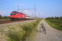 Re 460 078-9  Monte Genoroso  unterwegs in T�gerwilen mit ihrem IR 2136. 20.09.09.