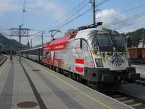 Die 1116 246 Bundesheer kam wieder nach Vorarlberg mit dem �EC 164 nach Buchs/ Z�rich. Fuhr dann anschlie�end wieder mit dem �EC 161 nach Wien West. Foto zeigt den versp�teten Zug in Feldkirch.

Lg
