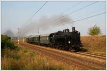 Sdz R 16537 von Wien S�dbf(Ost) nach Gro� Engersdorf am 20.09.2009, fotografiert kurz vor der S-Bahnhaltestelle Helmahof.   