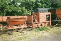 Feldbahnfahrzeug mit Kipplore im Juni 1998 in Putbus.