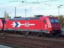 Die 185 606-1 der HGK am 26.09.2009 abgestellt im Bahnhof Angerm�nde