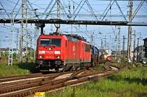 185 310 + einer 155er mit einem TEC durchl�uft gerade den Bf Stralsund, 19.05.09