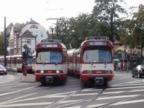 Auf der U75 (Vennhauser Alle-Neuss HBF)kommen fast ausschlie�lich GT8SU zum Einsatz. Die f�r die Rheinbahn inzwischen vorallem bei Gro�veranstaltungen uners�tzlich sind. Hier begegnen sich zwei GT8SU Traktionen bei der Abfahrt/Einfahrt an der Haltestelle Belsenplatz am 11.9.2009