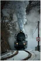 Kurz vor Puchberg am Schneeberg endstand diese Teleaufnahme, welche die Dampflok 52.4984 am SDZ R 16813 von Wien nach Puchberg zeigt. 
13.12.2008
