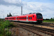 Der Dritte seiner Serie: 440 003-2 durcheilt Gersthofen bei Augsburg Fahrtrichtung Donauw�rth. (Sept. 2009).