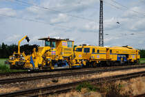  Tauberfeger  und  Tauberexpress  der STRABAG kurz vor Gersthofen bei einer �berf�hrungsfahrt Richtung Augsburg. (Sept. 2009).