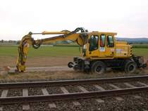 Zweiwegebagger der DGT 
28.09.2009 18:50 Wiesau-Sch�nfeld in Richtung Pechbrunn.