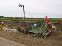 Hydraulischer Aluwagen mit Lichtmast und Thermietkessel. 27.09.09 18:30 Wiesau-Sch�nfeld Richtung Pechbrunn