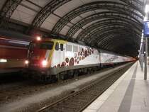BR 110 325 steht gegen 21 Uhr mit dem Science-Express abfahrbereit im Dresdner Hbf. Die Fahrt geht nach Bamberg.
18.09.09
