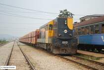 Lok 003 der Kosovo Railways (JZ Baureihe 661  Kennedy Lok ) steht in Drenas am 24.08.09 bereit um ihren Erzzug in das nahegelegene Nickelwerk zu bringen.