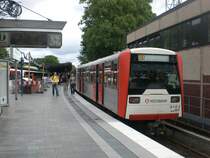 Hamburg: Die U3 nach S+U Bahnhof Barmbek im U-Bahnhof Kellinghusenstra�e.