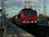 Morgenlicher G�terzug nach Mukran mit 155 241 am 30.September 2009 bei der Durchfahrt durch Bergen/R�gen.