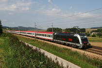 18.8.09 Auch das schnellste Tfz der Welt traut sich einmal nach Wien. Hier war die 1216 025 mit dem OIC 543 von Salzburg nach Wien Westbahnhof unterwegs.