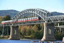 BM 70.014 �berquert auf der Minnesundbr�cke den Mj�sa; 30.09.2009