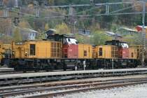 Di 8.711 und Di 8.706 mit einem Holzzug in Domb�s; 30.09.2009