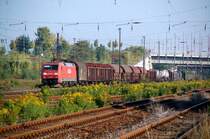 152 002 zieht am 26.09.09 einen G�terzug durch L-Sch�nefeld Richtung Engelsdorf.