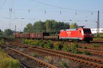 152 094 zieht am 26.09.09 einen kurzen G�terzug aus Richtung Engelsdorf kommend durch L-Sch�nefeld.