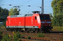 145 031 f�hrt solo aus Richtung Engelsdorf kommend durch L-Sch�nefeld. Fotografiert am 26.09.09.