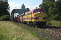V 170 1151 und V 170 1155 ziehen einen langen G�terzug an dessen Ende noch eine Noab schiebt am 19.06.2009 �ber den Mittellandkanal bei Peine