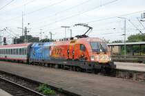 1116 250-0 schaut schon zum X-ten mal in Stuttgart vorbei. Hier habe ich sie schon ein zweites Mal am EC 112 nach Frankfurt fotografiert. Das Bild entstand am 30.09.2009