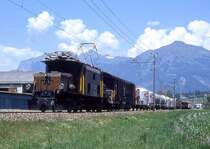 RhB G�terzug 5751 von Landquart nach Disentis vom 07.06.1993 Ausfahrt Untervaz mit E-Lok Ge 6/6I 414 - Gakv 5407 - Kk 7065 - Uce 8031 - Ucek 8055 - Uace 7996 - Uace 7992 - Uce 8062 - Uce 8076 - Uce 8061 - Uce 8071 - Uce 8019 - Uce 8006 - Uhkv 8105 - Uahr 8165 - Uahv 8159 - Gbkv 5570 - Gb 5801 - AS 1144 - AS 1141 - AS 1154 - AS 1142. Hinweis: Zughakenlast 62 Achsen, mehr habe ich an einen Krokodil noch nie gesehen! 