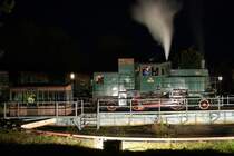 Der 1935 in Floridsdorf unter der Fabriksnummer 3081 gebaute DT 1.07 (BB� DT 1.07, DRB 71 507; �StB 71.507; �BB 3071.07, damals und heute noch liebevoll Dorftrottel genannt), bei der Drehscheibenparade anl�sslich der Langen Nacht der Museen in Strasshof am 3.10.2009. Der DT 1.07 befindet sich als einzig erhalten gebliebenes Exemplar von zwanzig St�ck dieser Gattung im Eisenbahnmuseum Strasshof, wo er in den fr�hen Neunziger-Jahren aufgearbeitet, und 1993 schlussendlich betriebsf�hig pr�sentiert werden konnte. Beachtlich ist auch seine H�chstgeschwindigkeit von 100 km/h!

