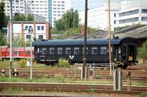 Ein schwedischer Schnellzugwagen stand am 29.07.09 im Bw Lichtenberg. Fotografiert vom Bahnhof aus.