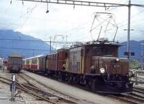 RhB Zusammenstellung Salon-Extrazug 3053 von Landquart nach Schiers vom 01.09.1996 in Landquart mit den Oldtimer-E-Loks Ge 6/6I 411 - Ge 4/6 353 - D� 4052I - AS 1143 - AS 1141 - AS 1144. Doppeltraktion? Nein, es kommt noch besser, nur die Sonne hat sich nicht sehen lassen! 