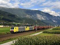 Die ES 64 F4-018 und die ES 64 F4-003 mit dem Winner KLV Zug am 19.09.2009 unterwegs bei Schwaz. 