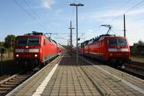 120 202 und 120 203 in Blankenberg(Meckl) mit ihren Z�gen nach Hamburg und Rostock.