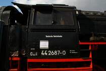 44 2697-0 am 12.09.09 im ehemaligen BW Falkenberg oberer Bahnhof vor der ehemaligen Wagenhalle. Zur Zeit ist die Anlage nur an wenigen Tagen im Jahr zug�nglich, hier soll aber in Zukunft ein Eisenbahnmuseum entstehen.