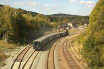 Am 26.09.2009 fur die 354 195 mit ihren Sonderzug Deutschen Grenzbahnhof Johanngeorgenstadt ein. Grund der Sonderfahrt war das Jubil�um „110 Jahre Erzgebirgischer Semmering  (Kru�nohorsk� Semmeringu). 
