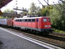 139 309-9 wartet am 06.10.2009 im Bahnhof Hamburg-Harburg auf die Weiterfahrt. Sie mu� einen Metronom nach Cuxhaven und einen entgegenkommenden G�terzug passieren lassen.
