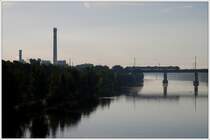 Morgendliche S 80 auf dem Weg von Wien Hausfeldstra�e nach Wien S�dbahnhof (Bstg. 01-09) am 4.10.2009 bei der Querung der Neuen Donau in der Wiener Lobua.