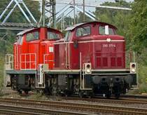 290 371-4 + 294 692-9, aufgenommen am 21.07.09 in K�ln West oder  sch�n-rot  trifft  verkehrt-rot  