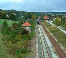 DR 41 1144-9 mit einem Sonderzug aus Altenburg im Bf Freyburg. Links sieht man das sich noch in Betrieb befindliche Stellwerk B1; 04.10.2009