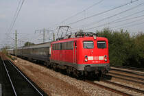 110 284 mit dem Wiesn Sonderzug DZ 2614 am 03.10.2009 in M�nchen-Langwied.