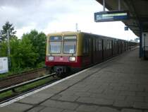 BR 485 als S9 nach S-Bahnhof Berlin-Sch�neweide im S-Bahnhof Berlin Pl�nterwald.