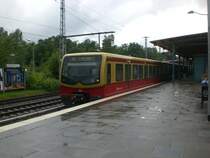 BR 481 als S3 nach S-Bahnhof Erkner im S-Bahnhof Berlin-Wuhlheide.