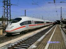 Tz352 am 21.07.2009 in Augsburg Hbf als ICE von Dortmund Hbf nach M�nchen Hbf.