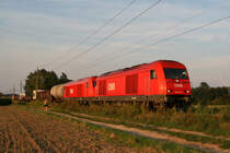 22.8.08 Diesel im Jahr 2008. Darmals kam noch ein 2016 Tandem f�r den DG 54008 zum Einsatz. Heute hat ihn ebenfalls die Taurus in der Hand/ am Zughaken. Im Abendlich fahren die 2016 011 und 2016 025 mit dem DG 54008 von Kledering nach Spratzern.