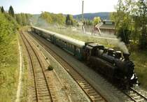 Am 26.09.2009 fur die 354 195 mit ihren Sonderzug Deutschen Grenzbahnhof Johanngeorgenstadt ein. Grund der Sonderfahrt war das Jubil�um „110 Jahre Erzgebirgischer Semmering  ( Kru�nohorsk� Semmeringu . 