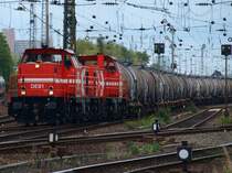 DE81 und DE91 der HGK haben an dem Kesselzug richtung K�ln Eifeltor schwer zu schleppen