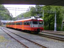 BM 69007 / BS 69607 f�hrt in den Bahnhof von Arendal ein. Er kommt aus Nelaug, wo Anschluss an die S�dlandbahn besteht. Aufgenommen am 30.07.2009.