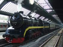 52 8055 am 23.4.05 in Z�rich HB. Sie wurde 1998 auf �lfeuerung umgebaut und ist seither die sauberste Dampflok der Welt 
