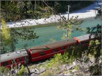 Farbenspiel am herbstlichen Vorderrhein bei Trin. (04.10.2009)
