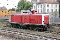 BR 212 284-4 ist am 6.10.09 abgestellt im Bahnhof von Schw�bisch Gm�nd. Sie tr�gt das orientrote Farbkleid und geh�rt offenbar dem Museum N�rdlingen.