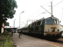 SU45-044 mit RB 5982 Rzepin-Frankfurt (Oder) auf Bahnhof Rzepin am 5-8-2001. Bild und scan: Date Jan de Vries. 